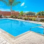 Dora' S Villa *