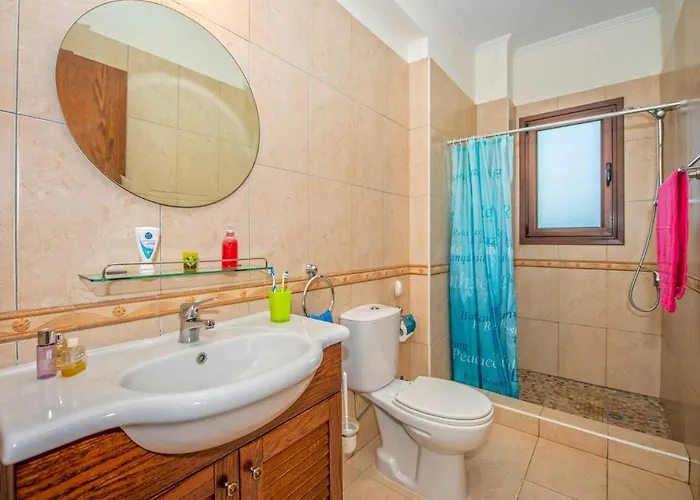 Dora' S Villa Argaka